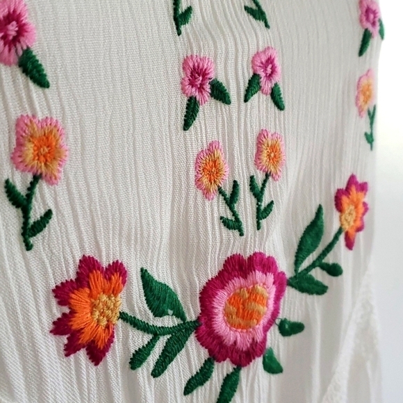 NWT Embroidered White Mini Lace dress size medium - Picture 1 of 7